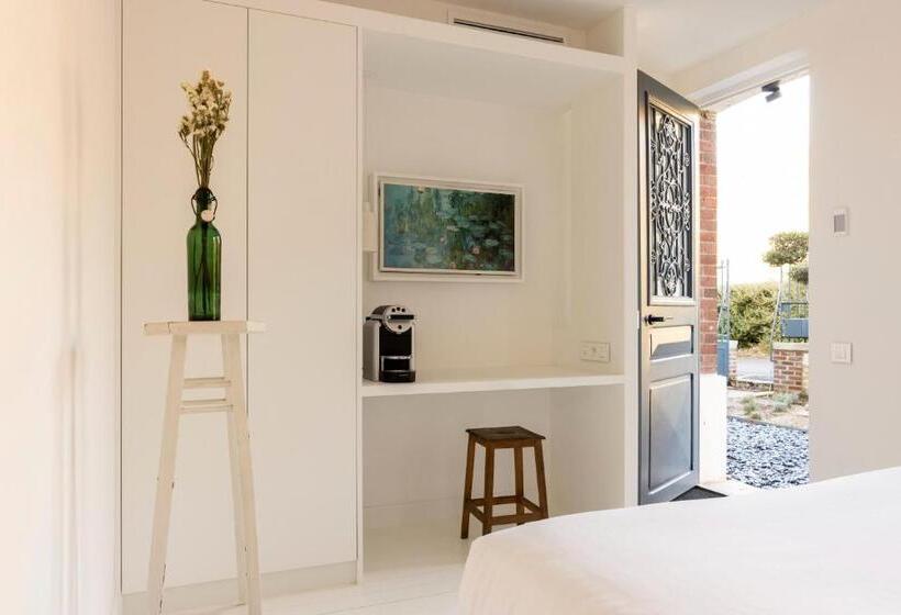 هتل ô Plum Art Chambres De Caractère