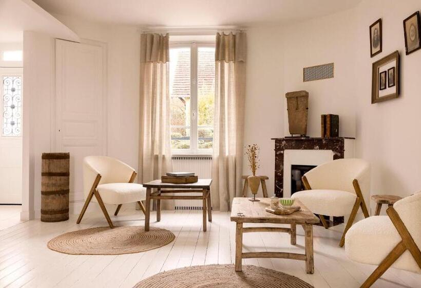 هتل ô Plum Art Chambres De Caractère