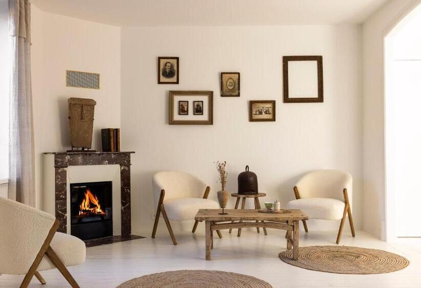 هتل ô Plum Art Chambres De Caractère