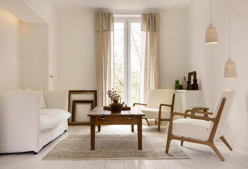 هتل ô Plum Art Chambres De Caractère