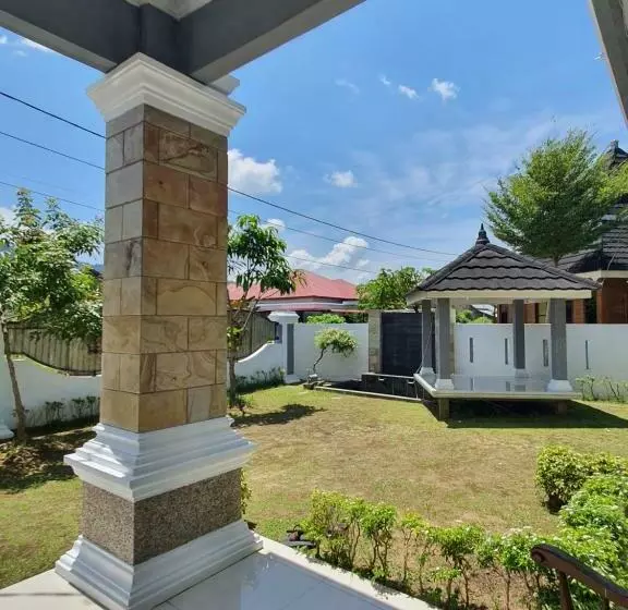 ペンション Mahakam Guest House