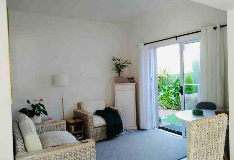 Settlers Valley Bachelor Cottage