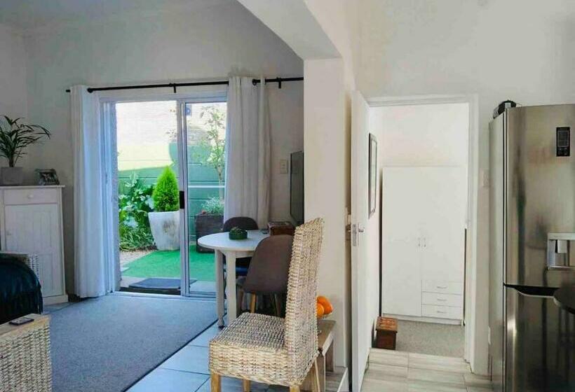 Settlers Valley Bachelor Cottage