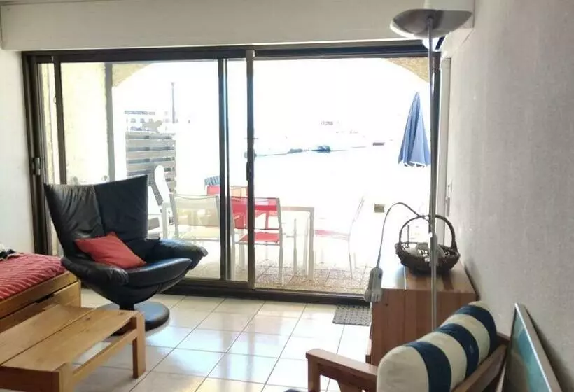 T2 En Bord De Mer Avec Terrasse, Piscine, Parking Privé Et Vue Sur Port Et Montagnes   Fr 1 195 95