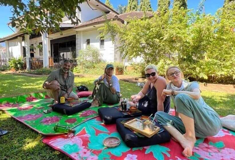 تختخواب و صبحانه Aivilo Home