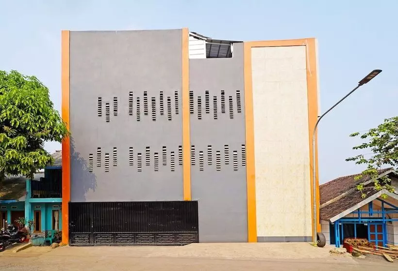 Hotelli Spot On 91557 Biring Residence