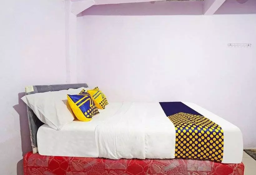 Hotelli Spot On 91557 Biring Residence