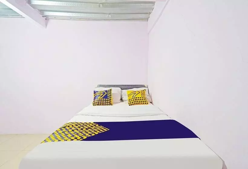 Hotelli Spot On 91557 Biring Residence