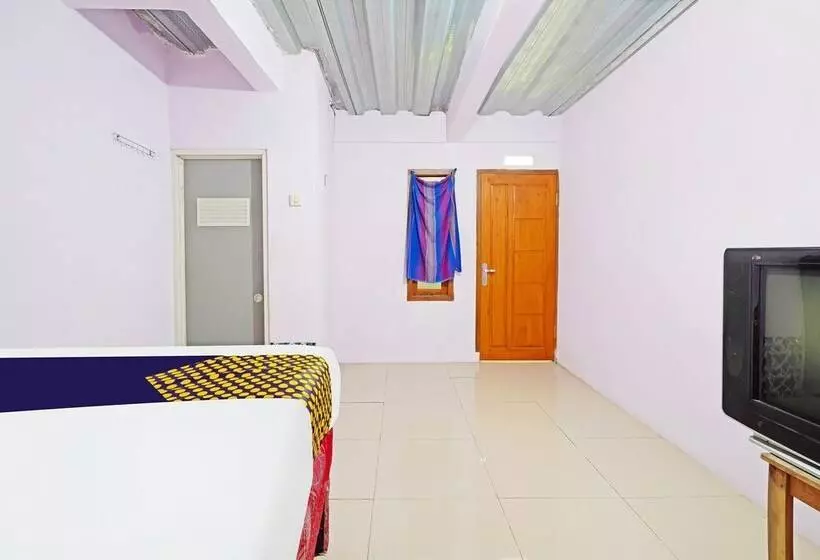 Hotelli Spot On 91557 Biring Residence