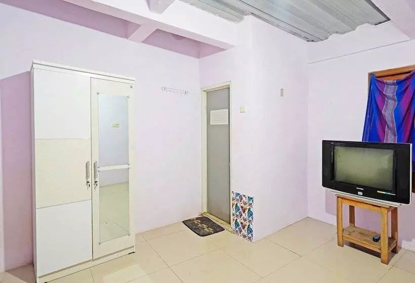 Hotelli Spot On 91557 Biring Residence