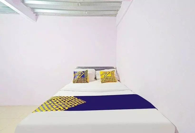 Hotelli Spot On 91557 Biring Residence