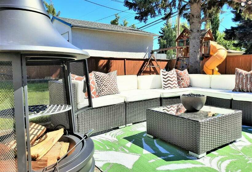 Luxury Home By North Glenmore Park