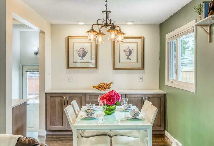 Luxury Home By North Glenmore Park