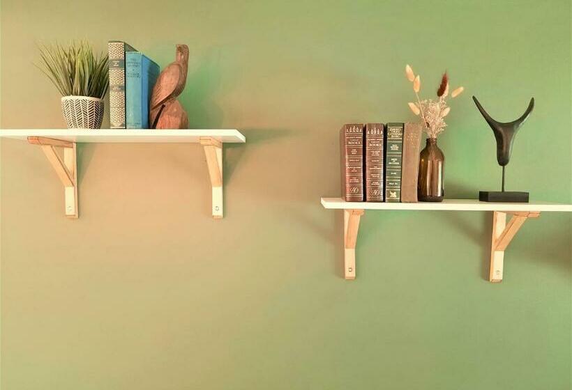 Luxury Home By North Glenmore Park