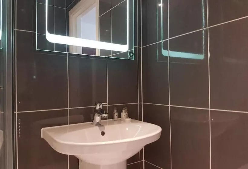 Captivating 2 Bed Apartment In Brentwood