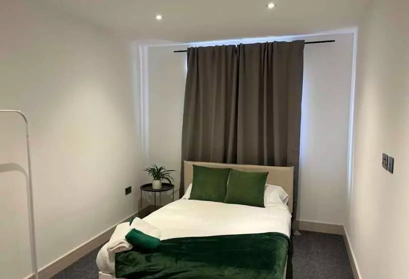 Captivating 2 Bed Apartment In Brentwood