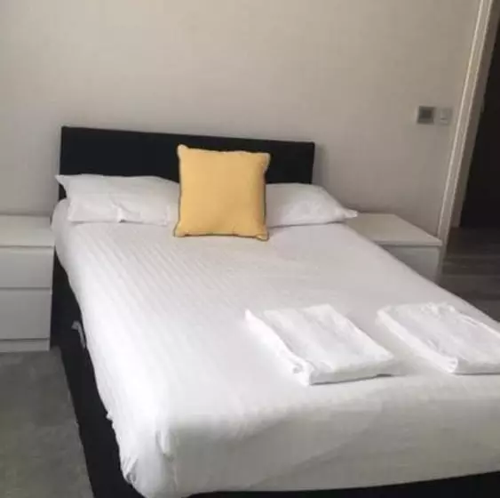 Captivating 2 Bed Apartment In Brentwood