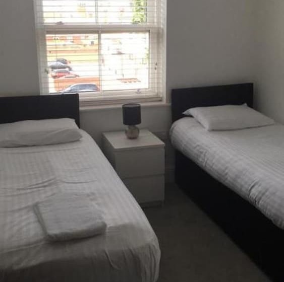 Captivating 2 Bed Apartment In Brentwood