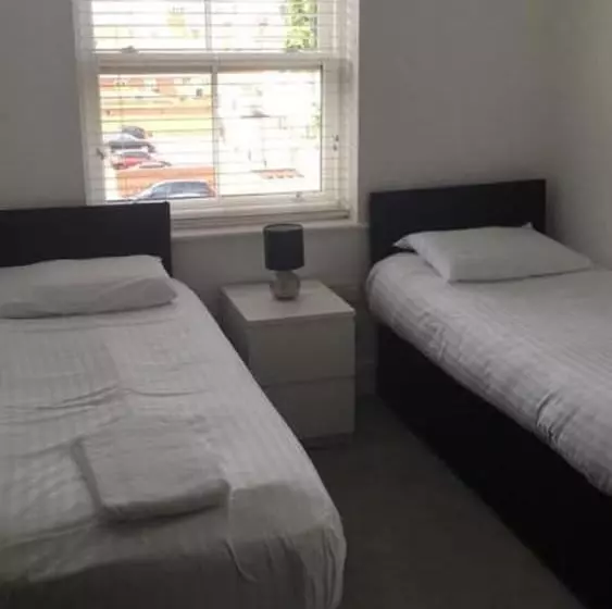 Captivating 2 Bed Apartment In Brentwood