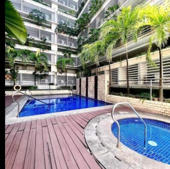 150 Newport Boulevard