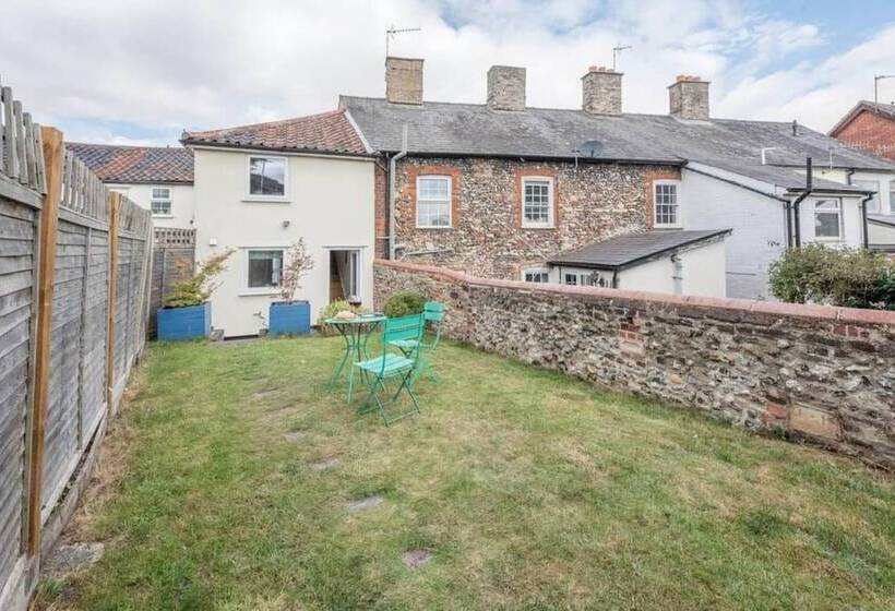 Holly Cottage In Bury St Edmunds