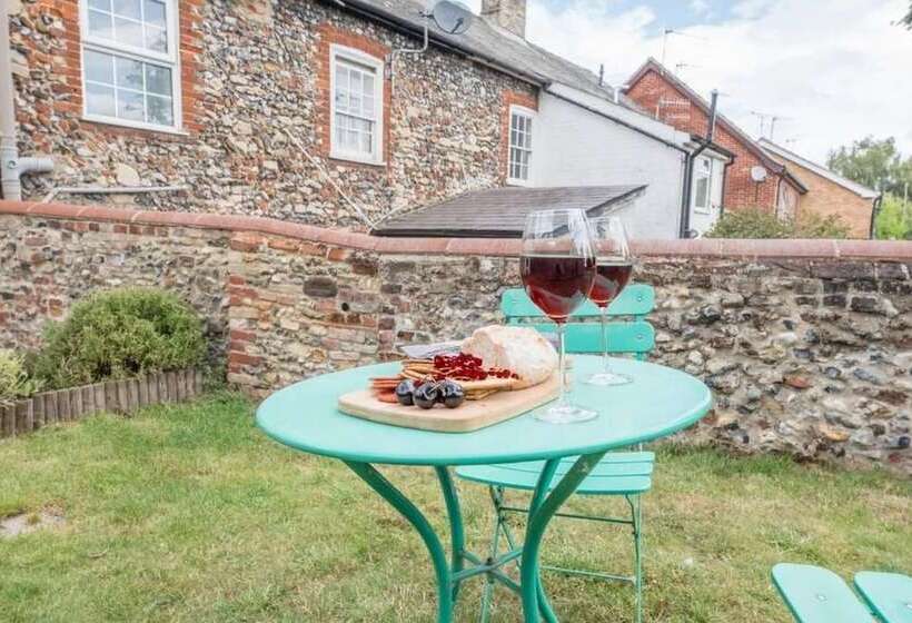 Holly Cottage In Bury St Edmunds