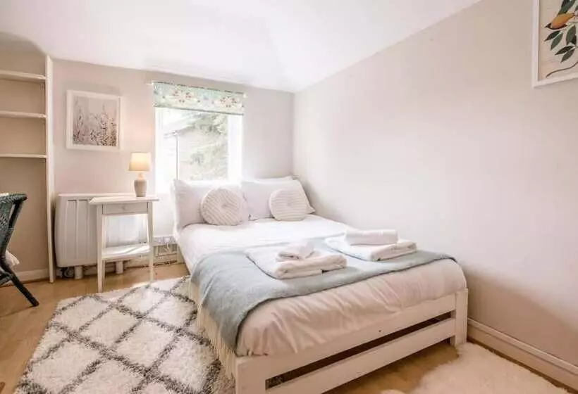 Holly Cottage In Bury St Edmunds