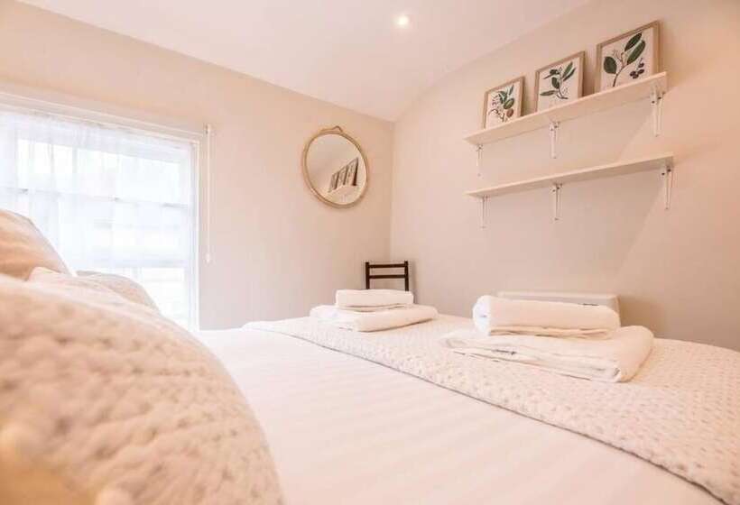 Holly Cottage In Bury St Edmunds