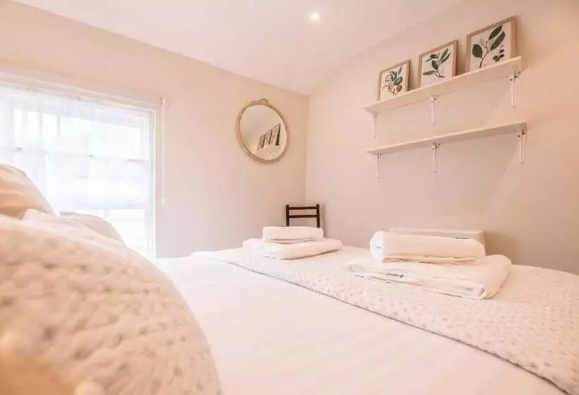 Holly Cottage In Bury St Edmunds
