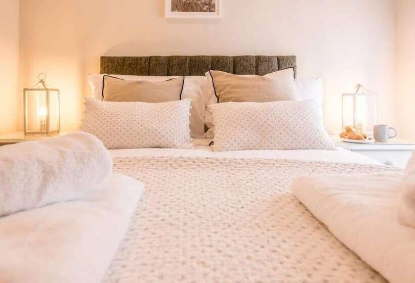 Holly Cottage In Bury St Edmunds