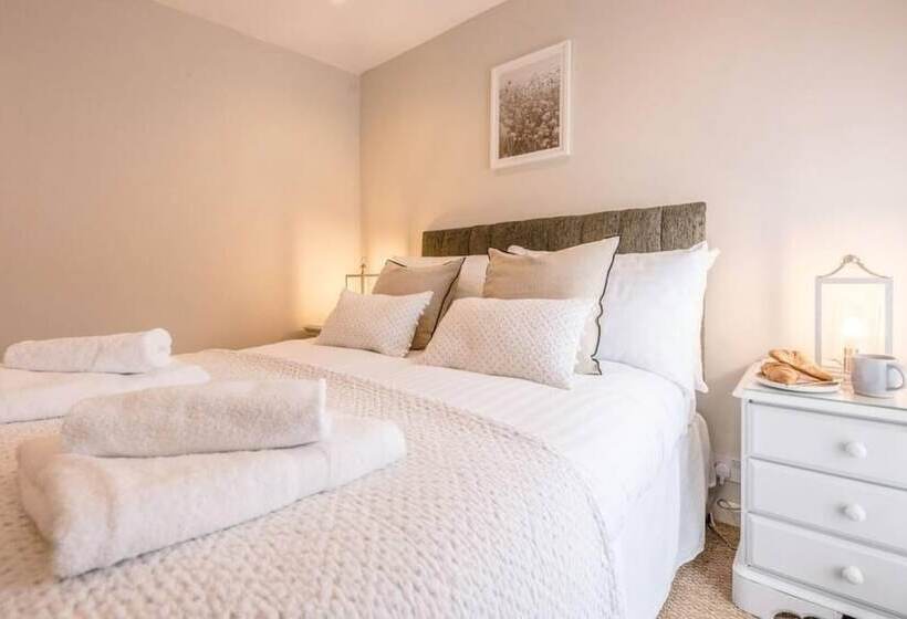 Holly Cottage In Bury St Edmunds