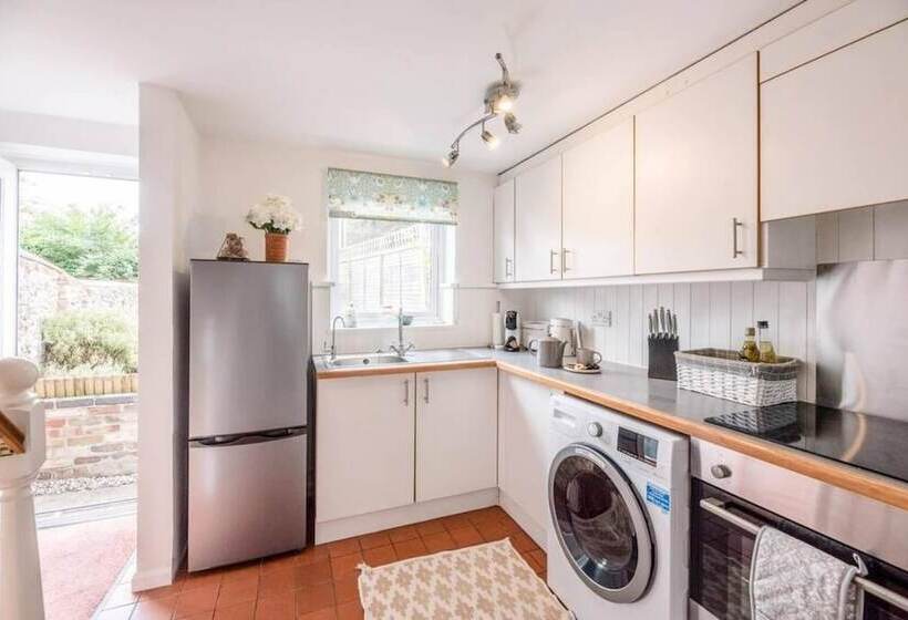 Holly Cottage In Bury St Edmunds