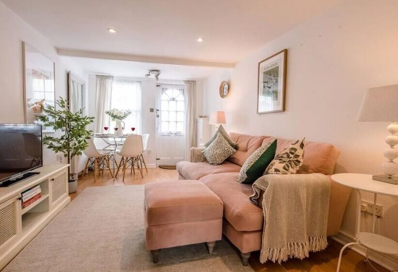 Holly Cottage In Bury St Edmunds