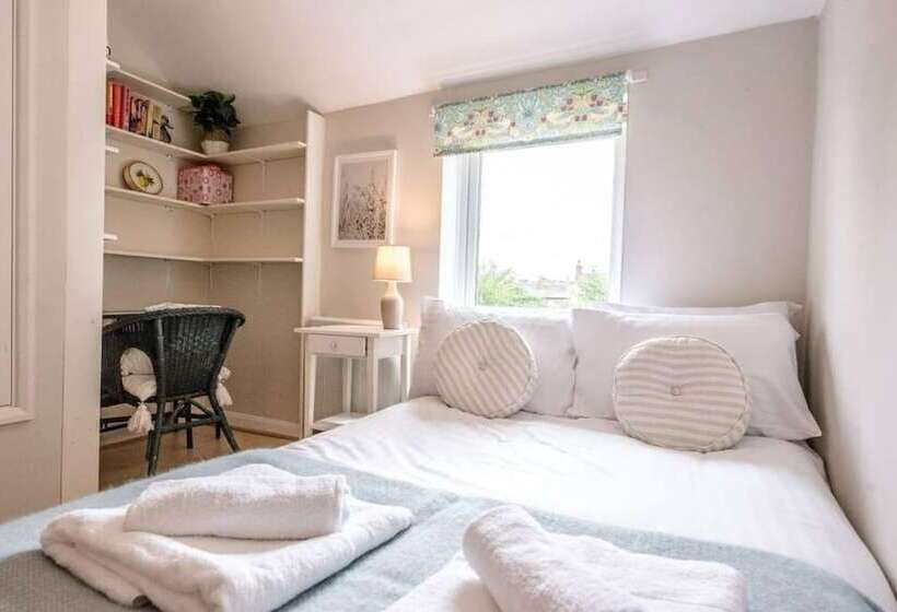 Holly Cottage In Bury St Edmunds