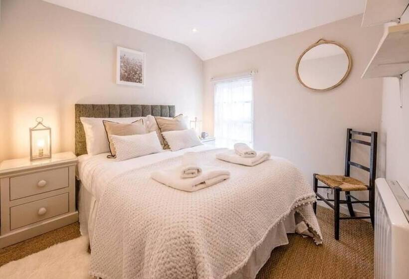 Holly Cottage In Bury St Edmunds