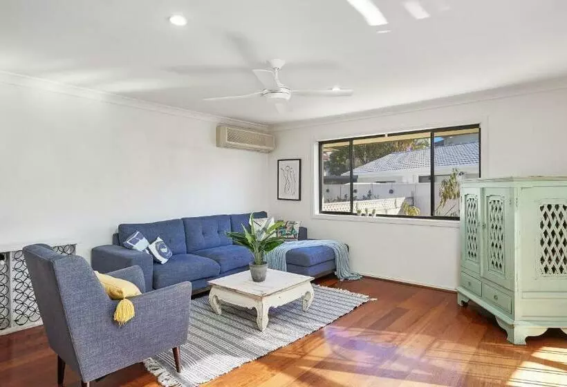 Large, Light, Dog Friendly Home 600m To Burleigh Beach