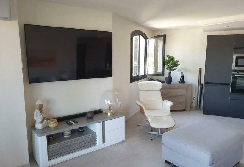 Magnifique 2 Pièces Vue Port Et Mer