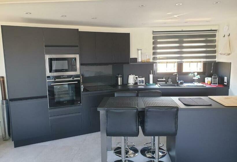 Magnifique 2 Pièces Vue Port Et Mer