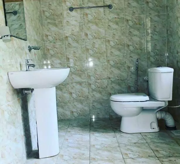پانسیون New Serenity Inn