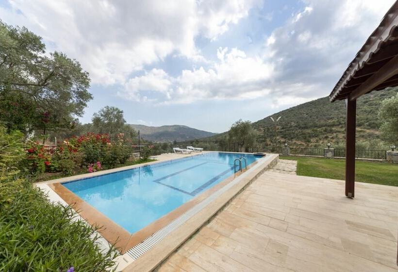 Splendid Villa Surrounded By Nature Near Milas Bodrum Airport