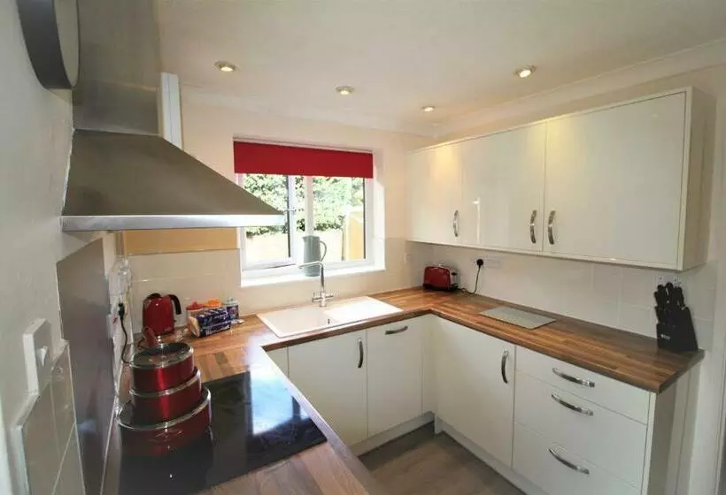 3 Bed House   Garden & Parking   Quiet Cul De Sac