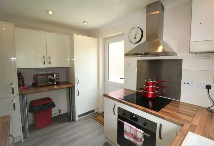 3 Bed House   Garden & Parking   Quiet Cul De Sac