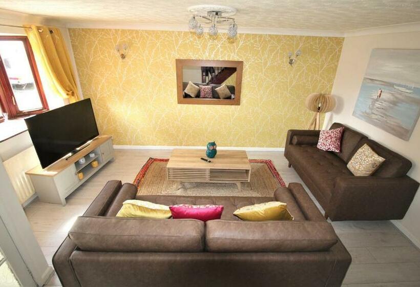 3 Bed House Garden & Parking Quiet Cul De Sac