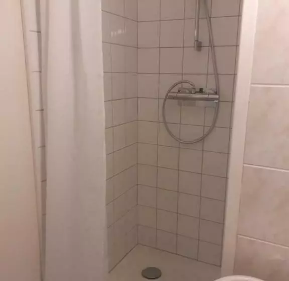 Retkeilymaja Les Repaires