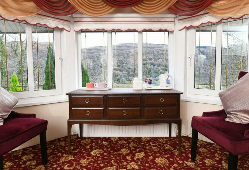 Bed and Breakfast Luxury Suite In Quiet Countryside Location