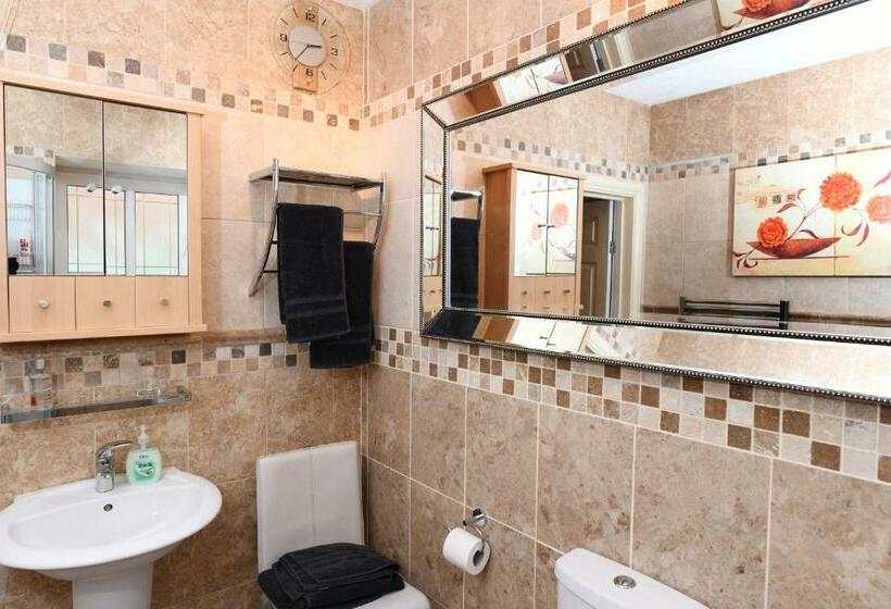 Bed and Breakfast Luxury Suite In Quiet Countryside Location