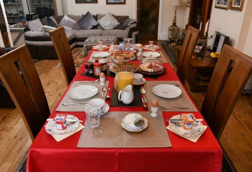 Bed and Breakfast Luxury Suite In Quiet Countryside Location