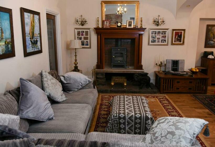 Bed and Breakfast Luxury Suite In Quiet Countryside Location