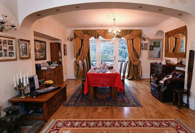 Bed and Breakfast Luxury Suite In Quiet Countryside Location