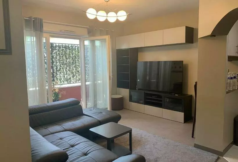 Luxurious Flat In Bondy